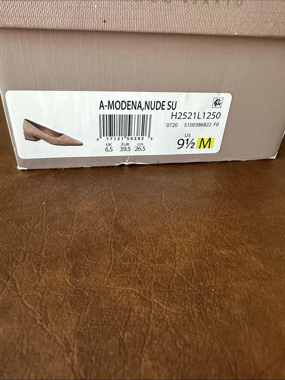 Franco Sarto Suede Pointed Toe Low Heel Pump EUC- Nude